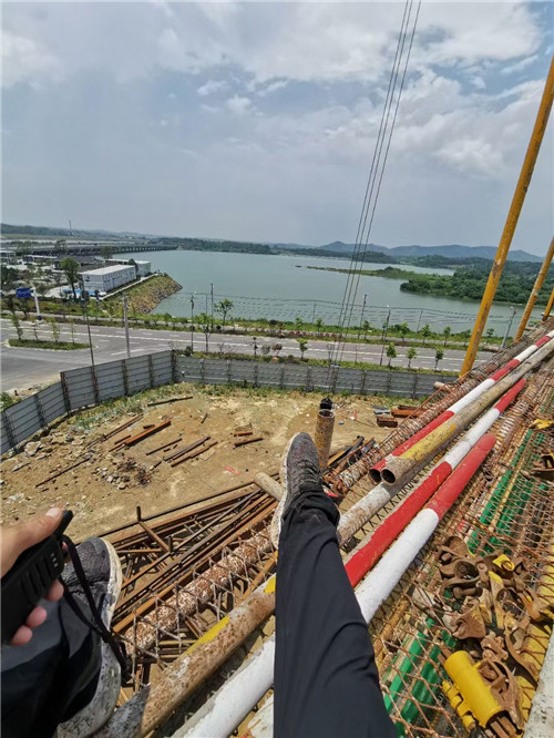 醴陵市作业中发生设备损坏或人员意外，责任怎么划分？